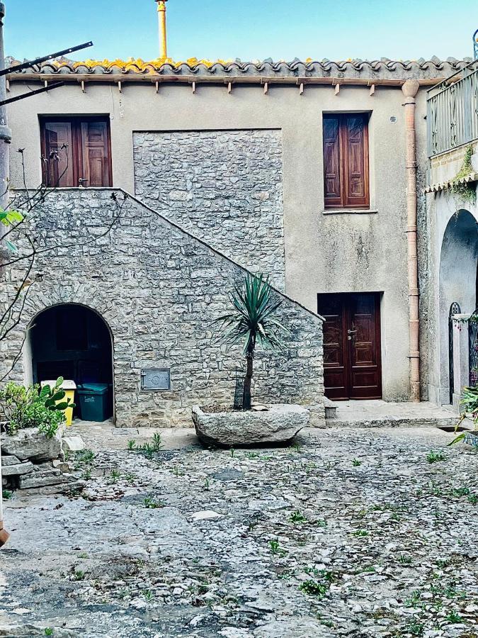 Apartamento Cortile Padre Vincenzo Erice Exterior foto